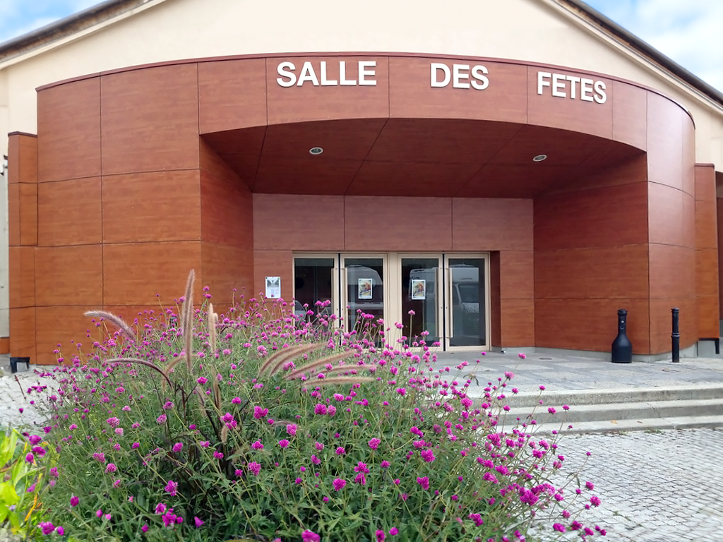 La salle des fetes de Mesnils-sur-Iton